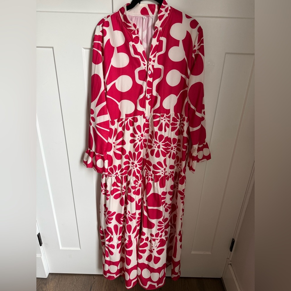 NWOT Stylish Red and White Long Sleeved Patterned Dress, size M fits oversized.